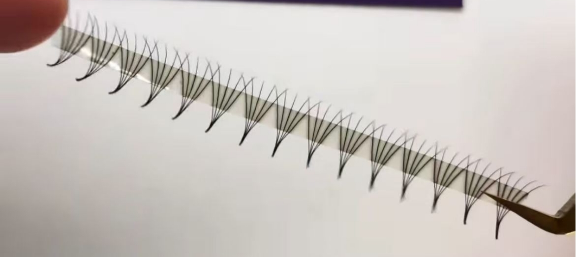 Qingdao Sparkling Eyelash lidera la industria con innovadores: fanáticos prefabricados con pestañas de peso ultraligero de 0.07 mm y rizos C/D